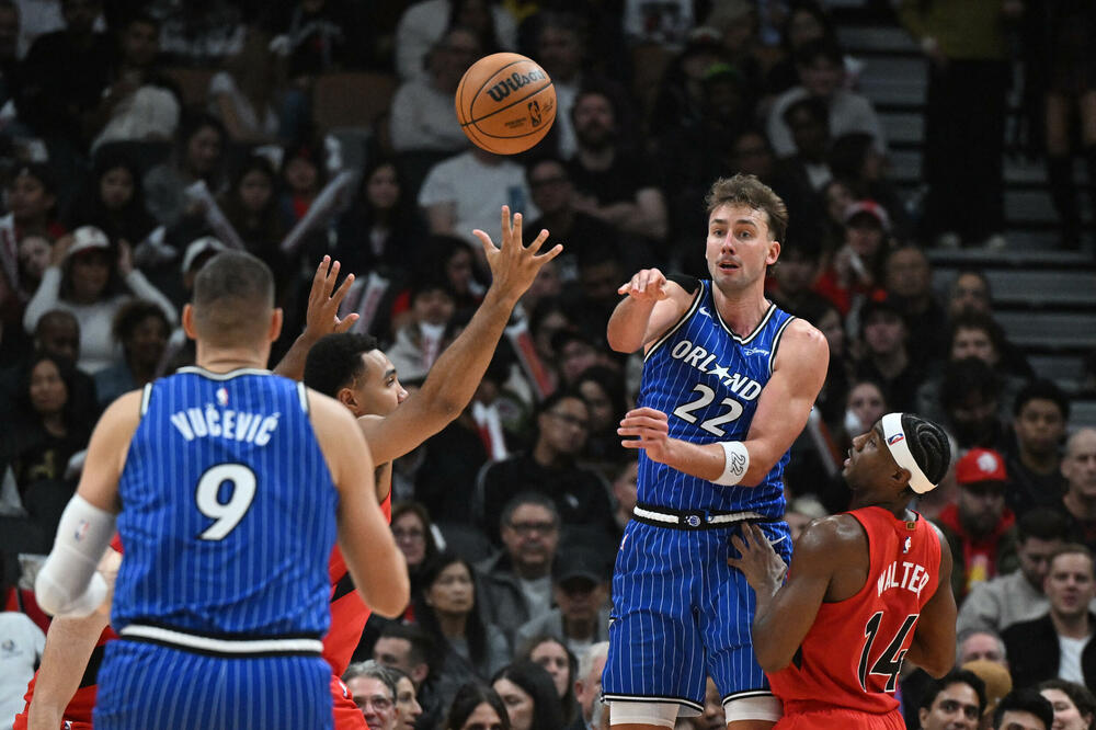 Franc Vagner i Vučević na meču sa Torontom, Foto: Reuters