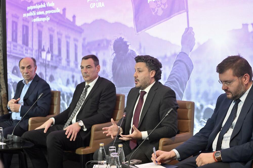 Sa panel diskusije, Foto: Risto Božović