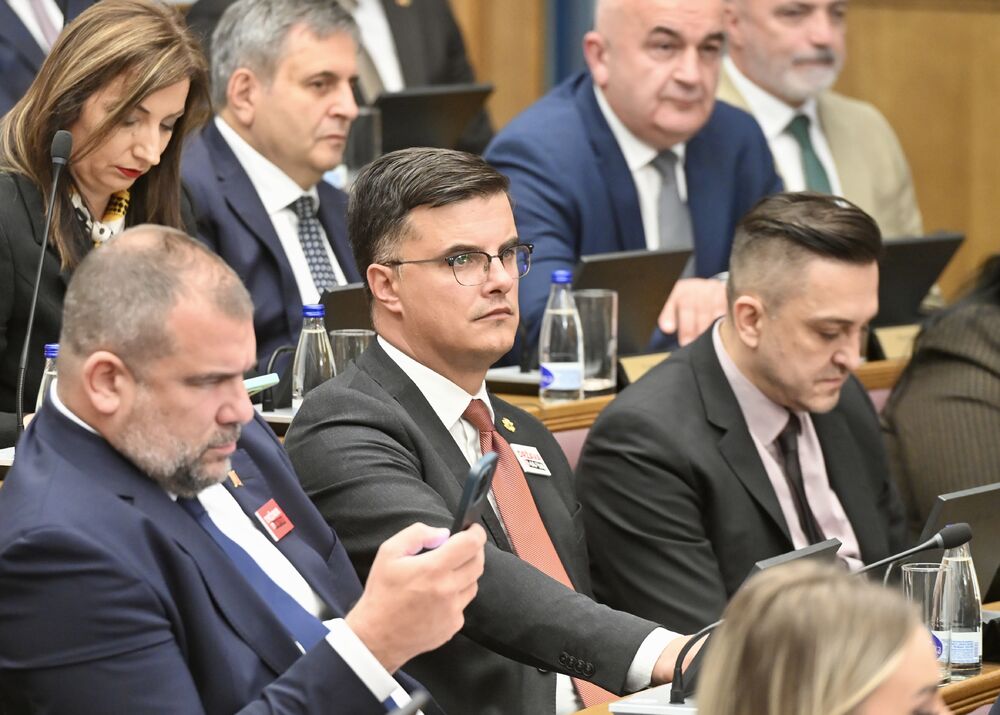 <p>Predsjednik Vlade Milojko Spajić odgovara na pitanja poslanika, na posebnoj sjednici Skupštine Crne Gore posvećenoj Premijerskom satu</p>