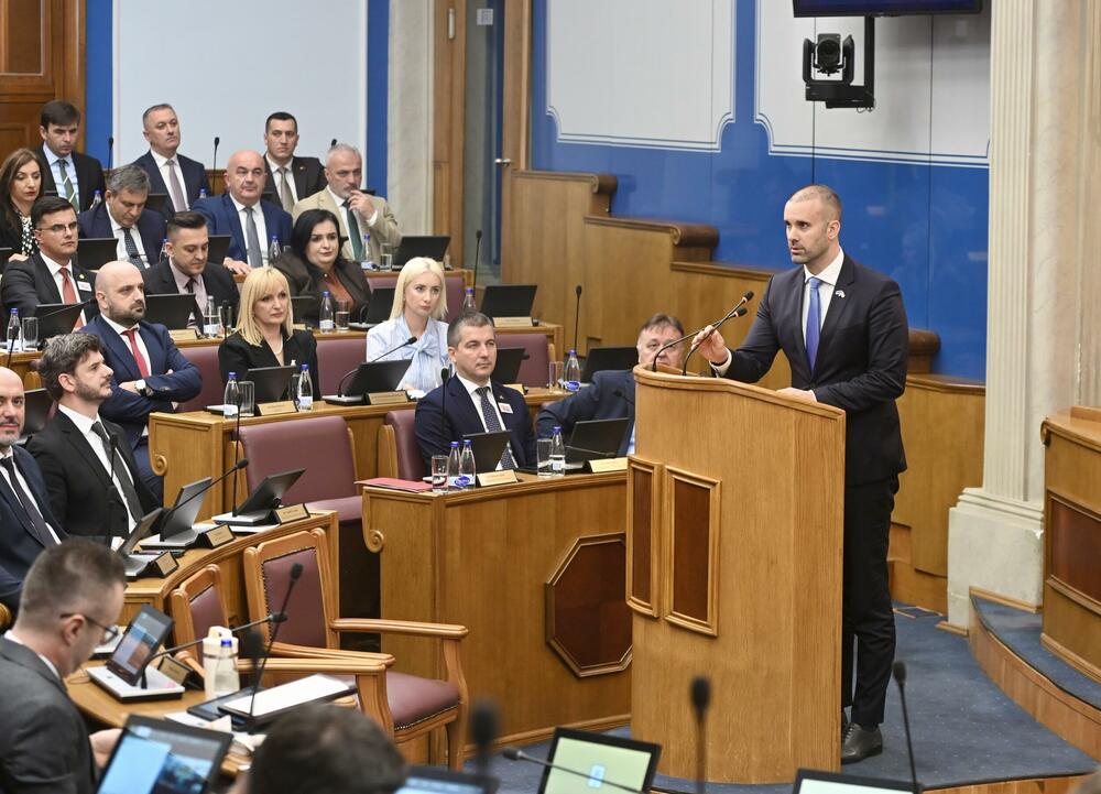 <p>Predsjednik Vlade Milojko Spajić odgovara na pitanja poslanika, na posebnoj sjednici Skupštine Crne Gore posvećenoj Premijerskom satu</p>