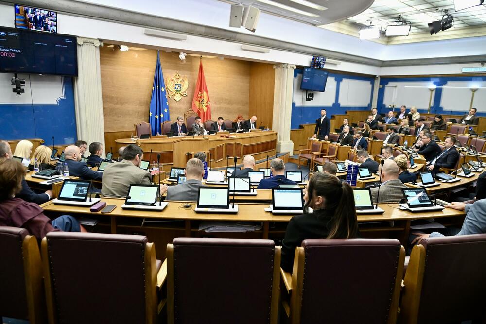 <p>Predsjednik Vlade Milojko Spajić odgovara na pitanja poslanika, na posebnoj sjednici Skupštine Crne Gore posvećenoj Premijerskom satu</p>