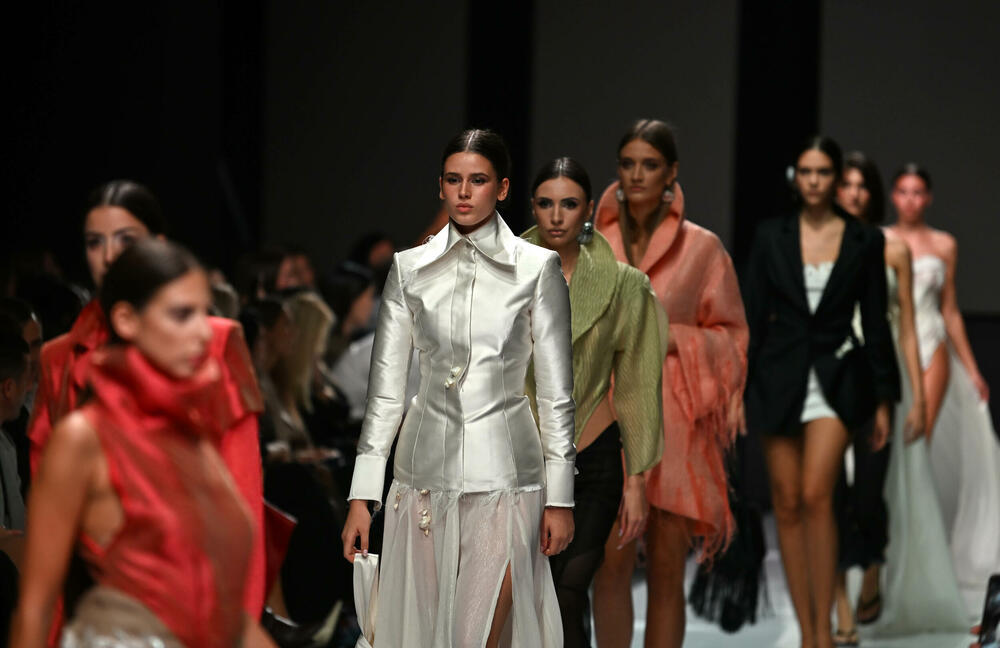 <p>Kolekcije su prikazali Milena Đukanović, Jelene Marunović, Anja Radović, Lorena Blagojević, Montana, Replay, ali i italijanski modni kreator Pietro Demita</p>