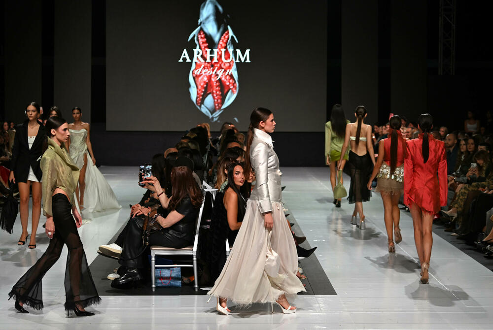 <p>Kolekcije su prikazali Milena Đukanović, Jelene Marunović, Anja Radović, Lorena Blagojević, Montana, Replay, ali i italijanski modni kreator Pietro Demita</p>