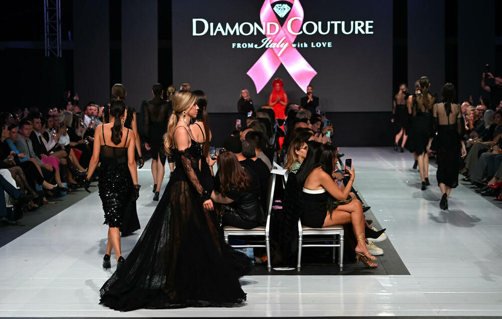 <p>Kolekcije su prikazali Milena Đukanović, Jelene Marunović, Anja Radović, Lorena Blagojević, Montana, Replay, ali i italijanski modni kreator Pietro Demita</p>