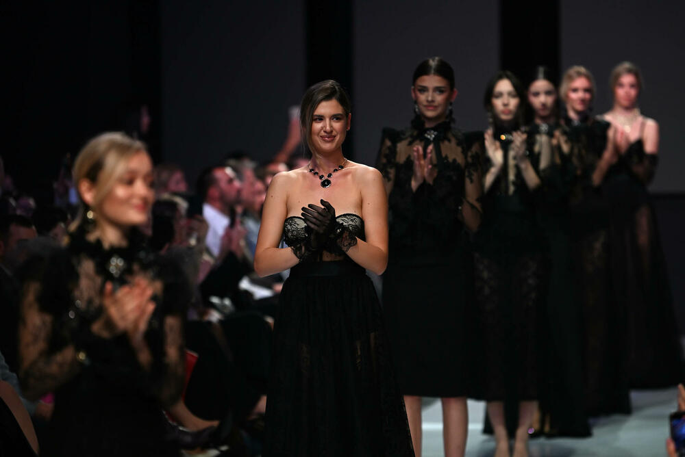 <p>Kolekcije su prikazali Milena Đukanović, Jelene Marunović, Anja Radović, Lorena Blagojević, Montana, Replay, ali i italijanski modni kreator Pietro Demita</p>