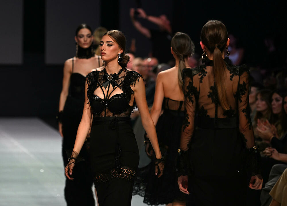 <p>Kolekcije su prikazali Milena Đukanović, Jelene Marunović, Anja Radović, Lorena Blagojević, Montana, Replay, ali i italijanski modni kreator Pietro Demita</p>