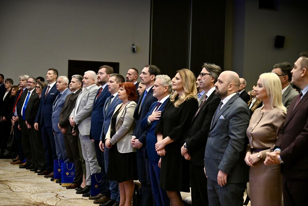 <p>"Činjenica da je Savjet EU počeo da razmatra poglavlja koja se tiču vladavine prava znači da se približavamo kraju ovog posla", rekao je ambasador EU</p>