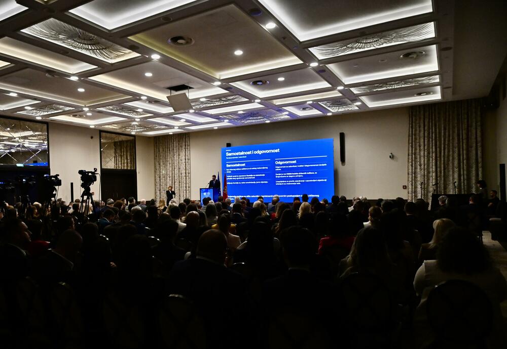 <p>"Činjenica da je Savjet EU počeo da razmatra poglavlja koja se tiču vladavine prava znači da se približavamo kraju ovog posla", rekao je ambasador EU</p>