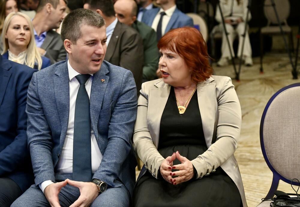 <p>"Činjenica da je Savjet EU počeo da razmatra poglavlja koja se tiču vladavine prava znači da se približavamo kraju ovog posla", rekao je ambasador EU</p>