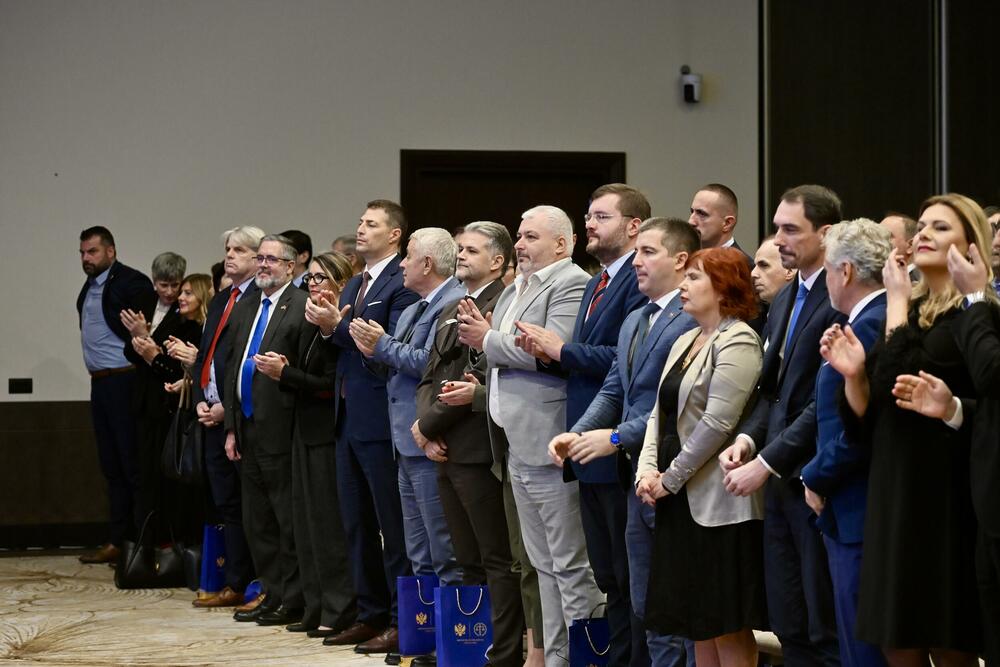 <p>"Činjenica da je Savjet EU počeo da razmatra poglavlja koja se tiču vladavine prava znači da se približavamo kraju ovog posla", rekao je ambasador EU</p>