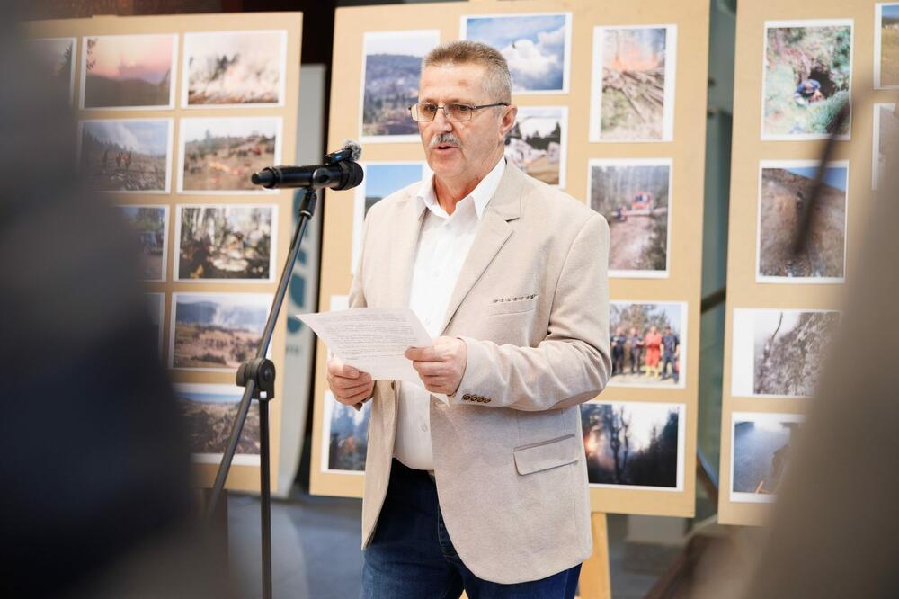 Bogdan Bojović na otvaranju izložbe, Foto: SZS Pljevlja
