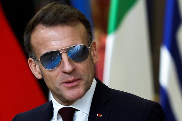 Окуляри Макрона за 659 євро підвищили акції виробника