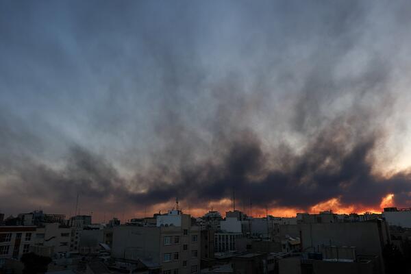 Экономисты говорят, что еще слишком рано оценивать влияние войны на Ближнем Востоке.