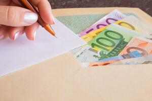 Iz inostranstva prošle godine stiglo 849 miliona eura, povećan priliv doznaka