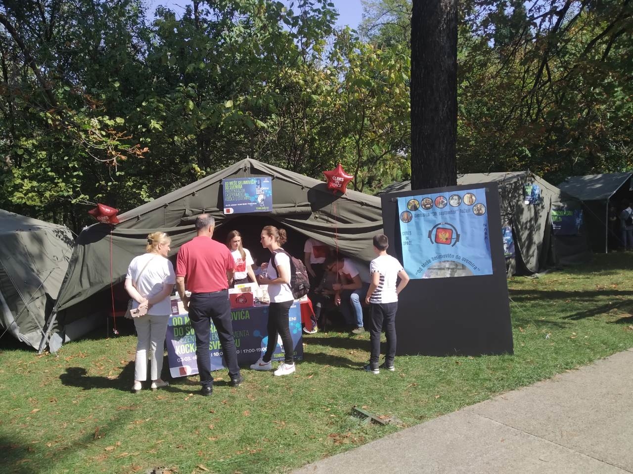 Gužva na štandu za robotiku