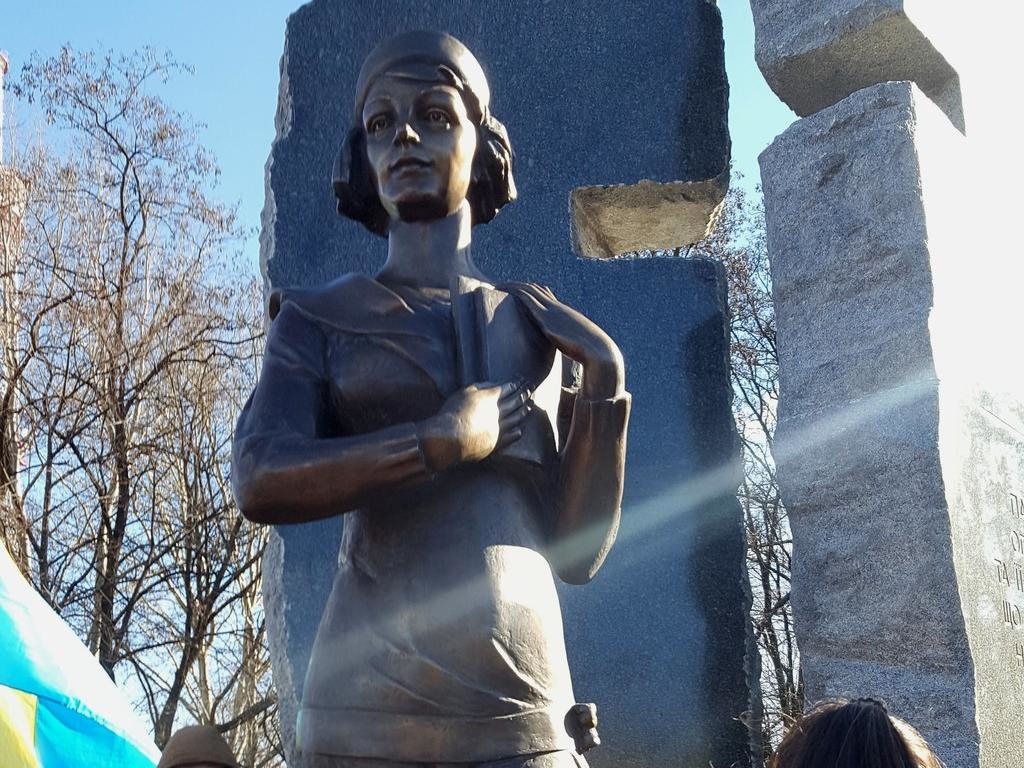 Spomenik pjesnikinji