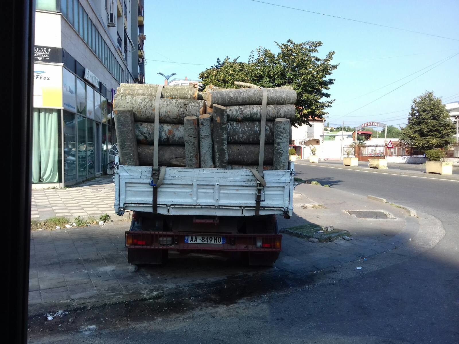 Vozači navodno kažu da su drva crnogorska