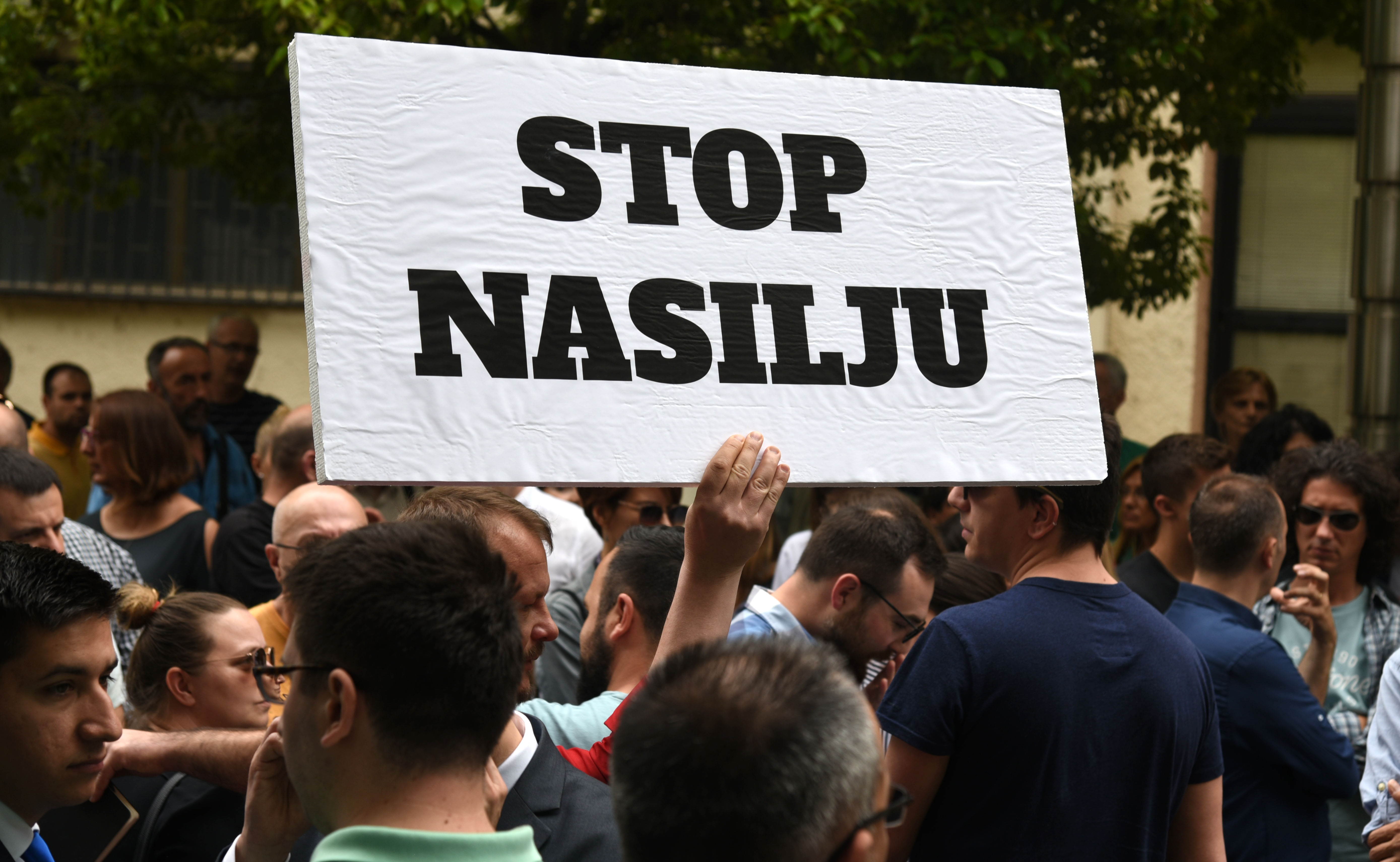 Protest ispred Vlade nakon napada na Oliveru Laki