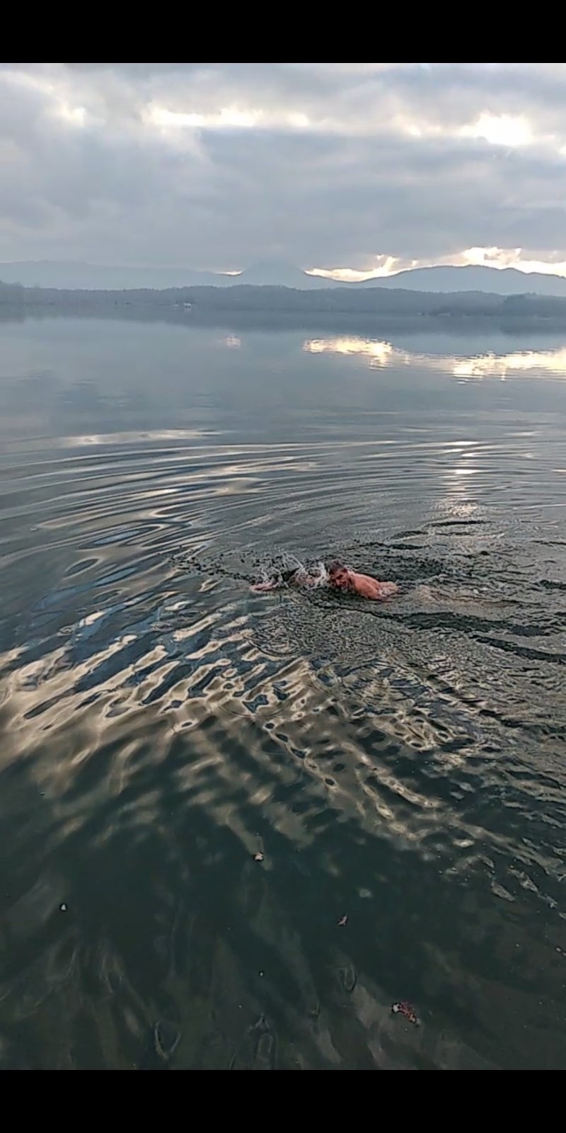 Ne smeta mu hladnoća