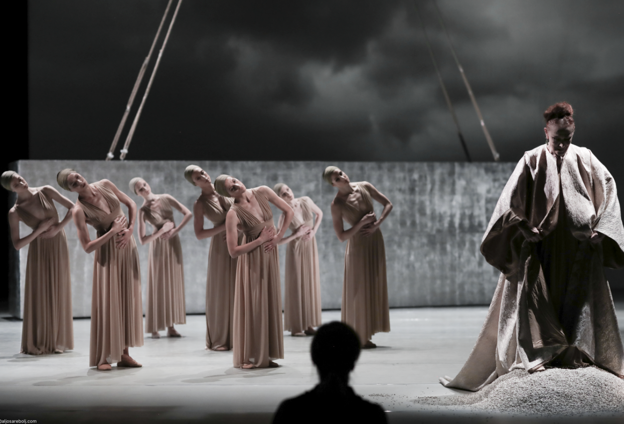 Scena iz predstave “Lovci na snove” po Pavićevom romanu “Hazarski rečnik”