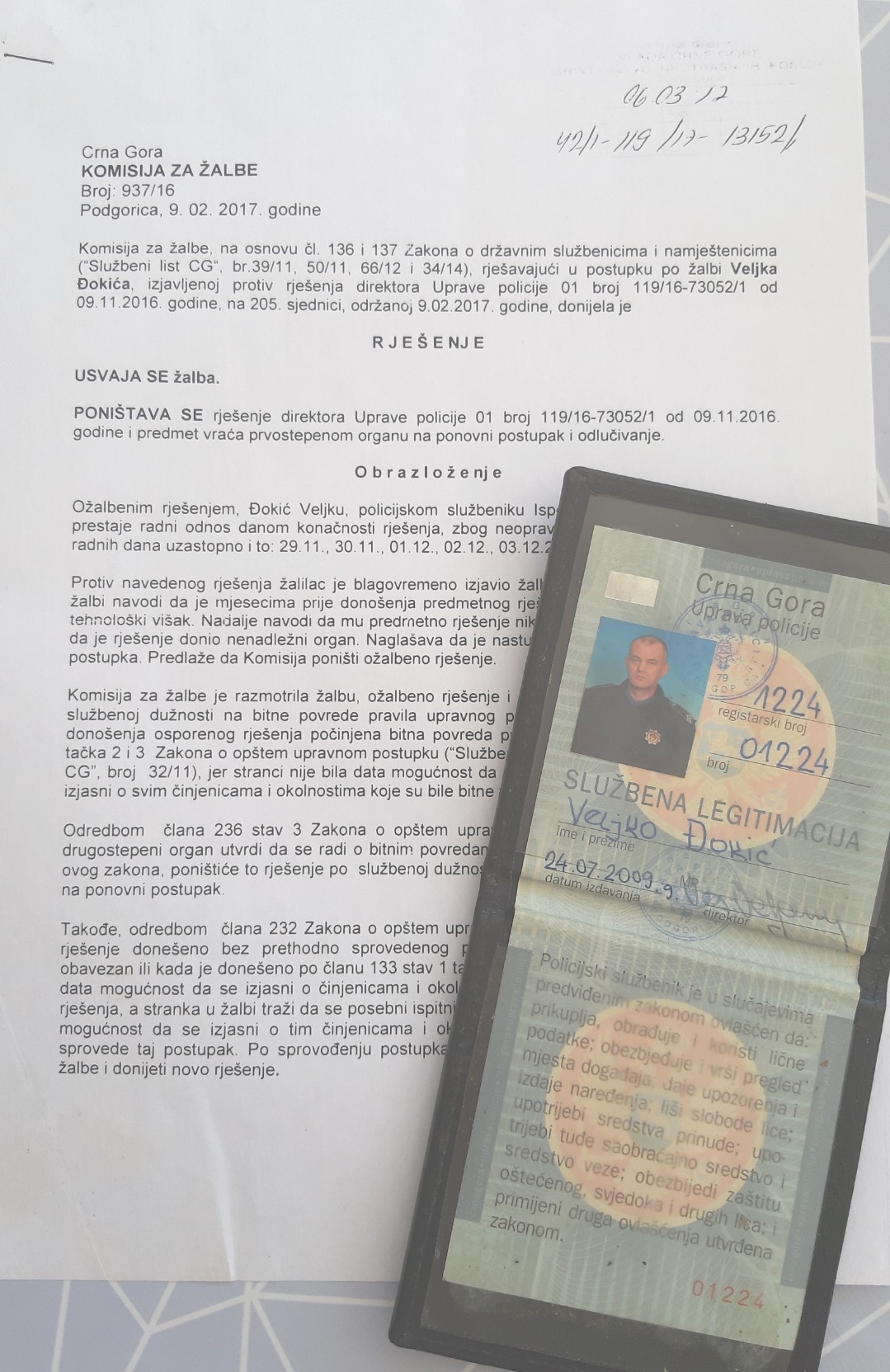 Službena legitimacija i jedno od rješenja o otkazu