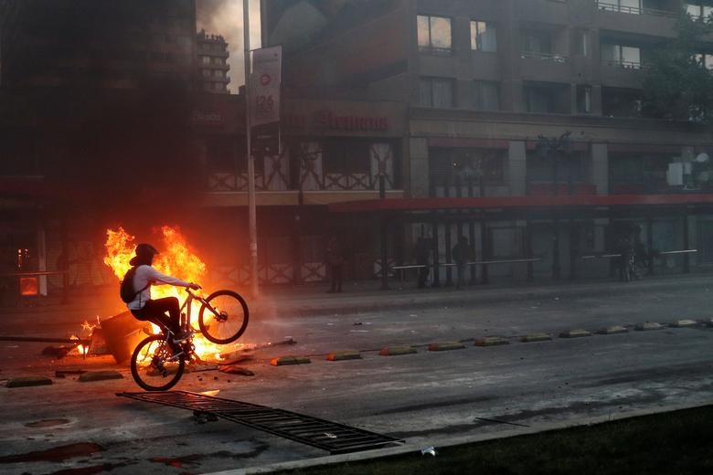 Nezadovoljstvo zbog poskupljenja usluga metroa rezultiralo je izmjenom ustava u Čileu