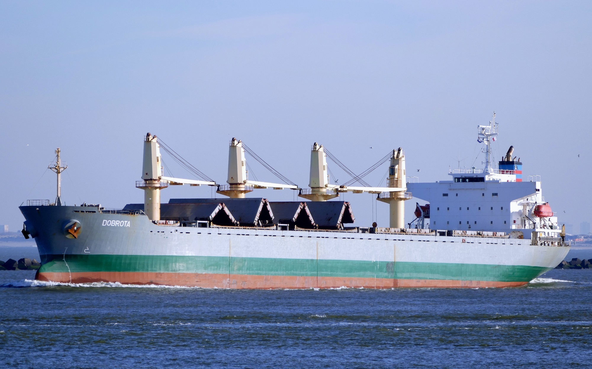 Jedna od rijetkih kompanija koja ukrcava naše kadete je  Dabinović iz Monaka