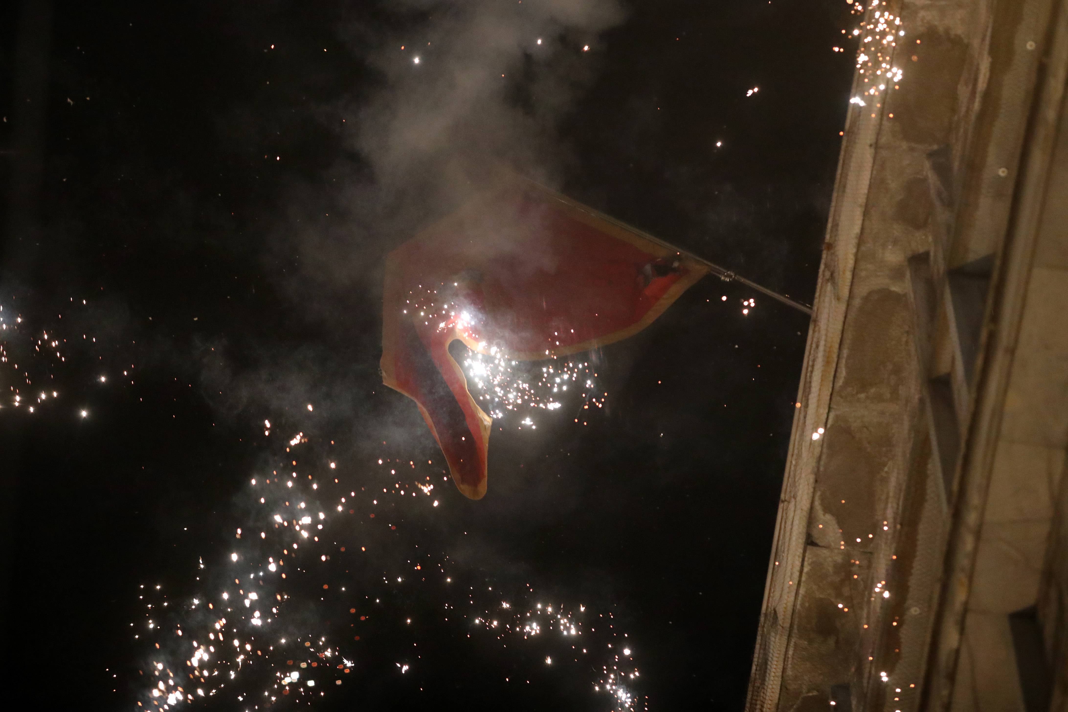 Pokušaj paljenja zastave Crna Gore na ambasadi u Beogradu