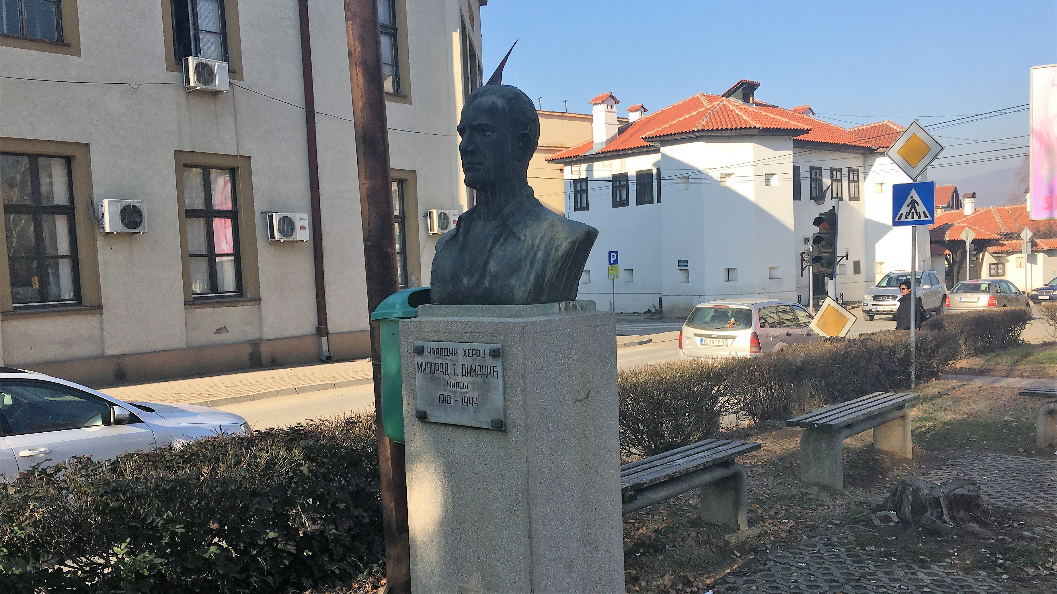 Spomenik Miloradu Dimančiću, Vlasotince