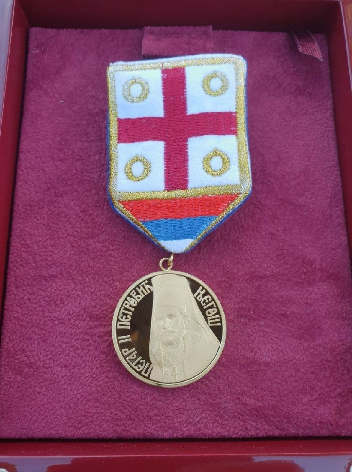 Zlatni lik Svetog Petra Drugog Lovćenskog Tajnovidca