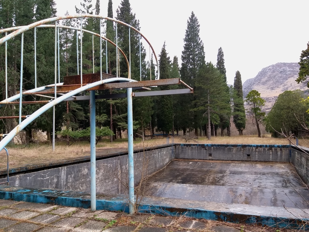 Zapušteni bazen
