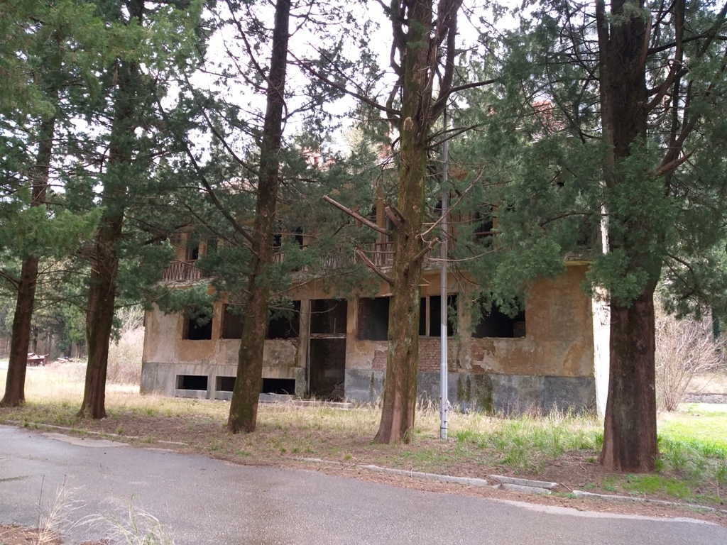 Jedna od ruiniranih zgrada