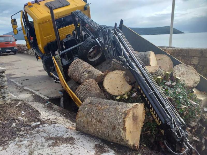 Prije nepunih mjesec i po izbetonirano zbog šupljine u trupu Šetališta