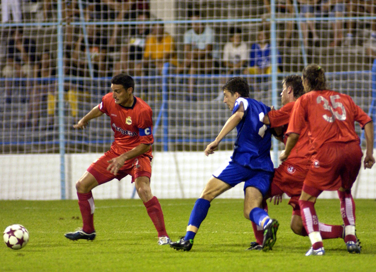 Risto Lakić probija odbranu Deportiva