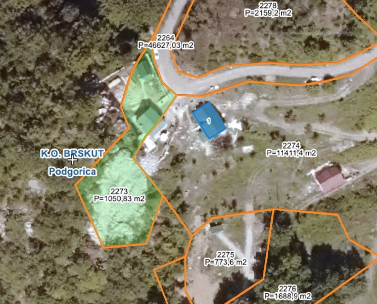 Na Jankovića se vodi označena i parcele na kojima su objekti sa zelenim i crvenim krovom
