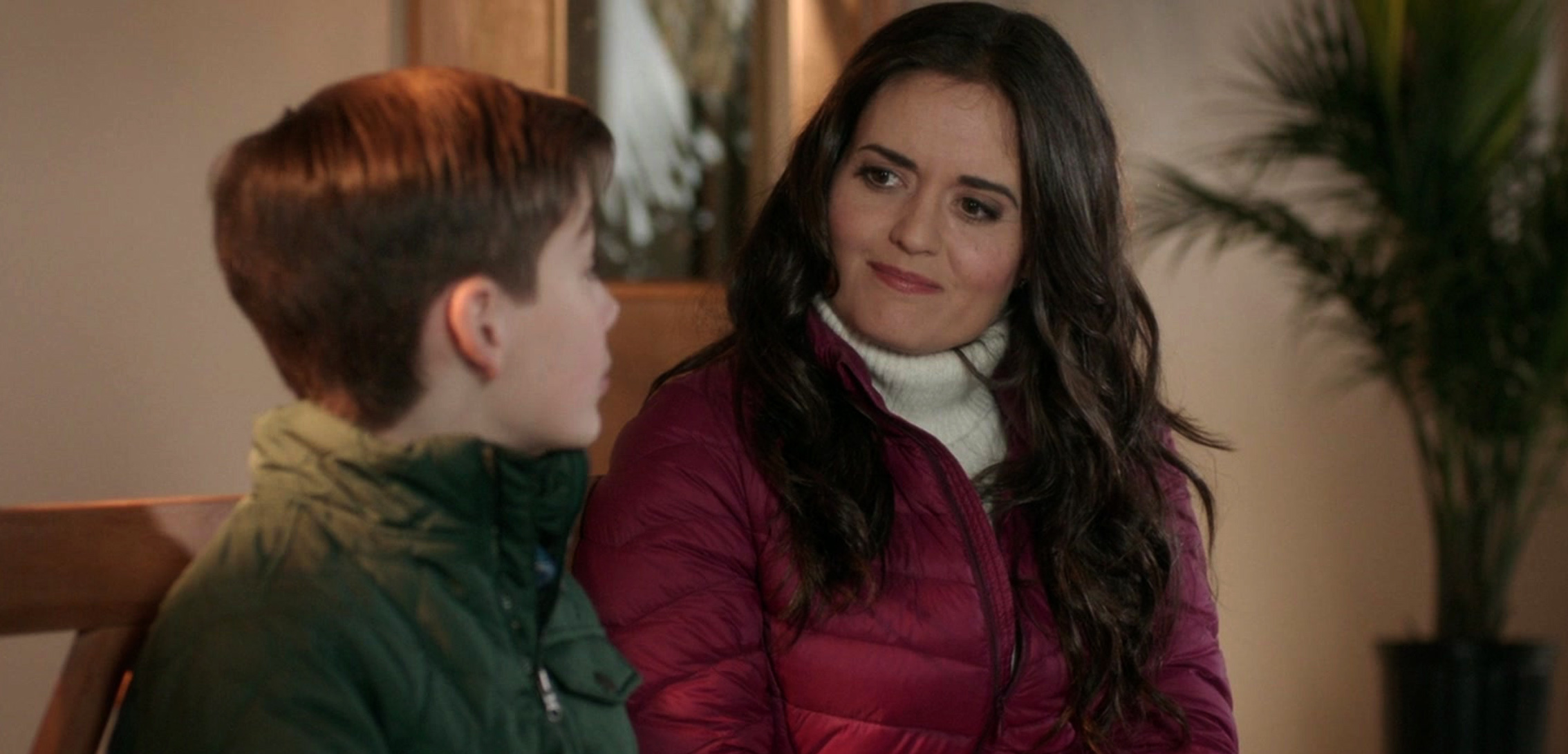 Poljubac uz logorsku vatru