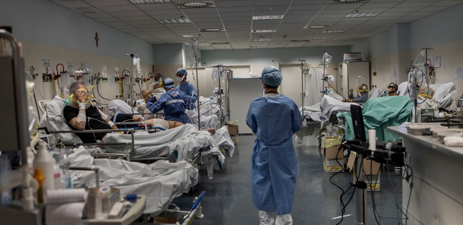Bergamo, bolnica Papa Đovani, 21. mart Oboljeli od koronavirusa zauzimaju svih 90 kreveta u odjeljenju intenzivne njege.