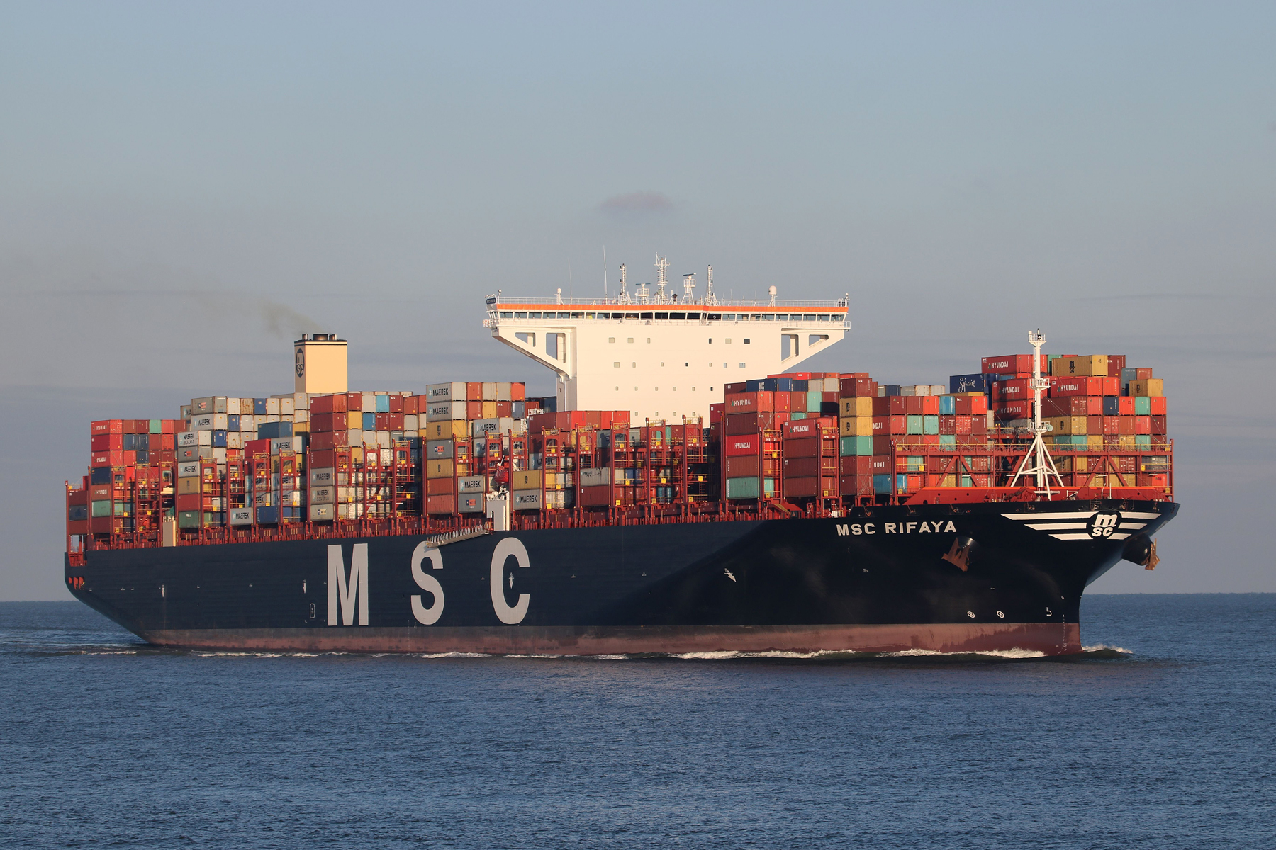 Ogromni, 400 metara dugi i 59 metara široki brod kompanije MSC