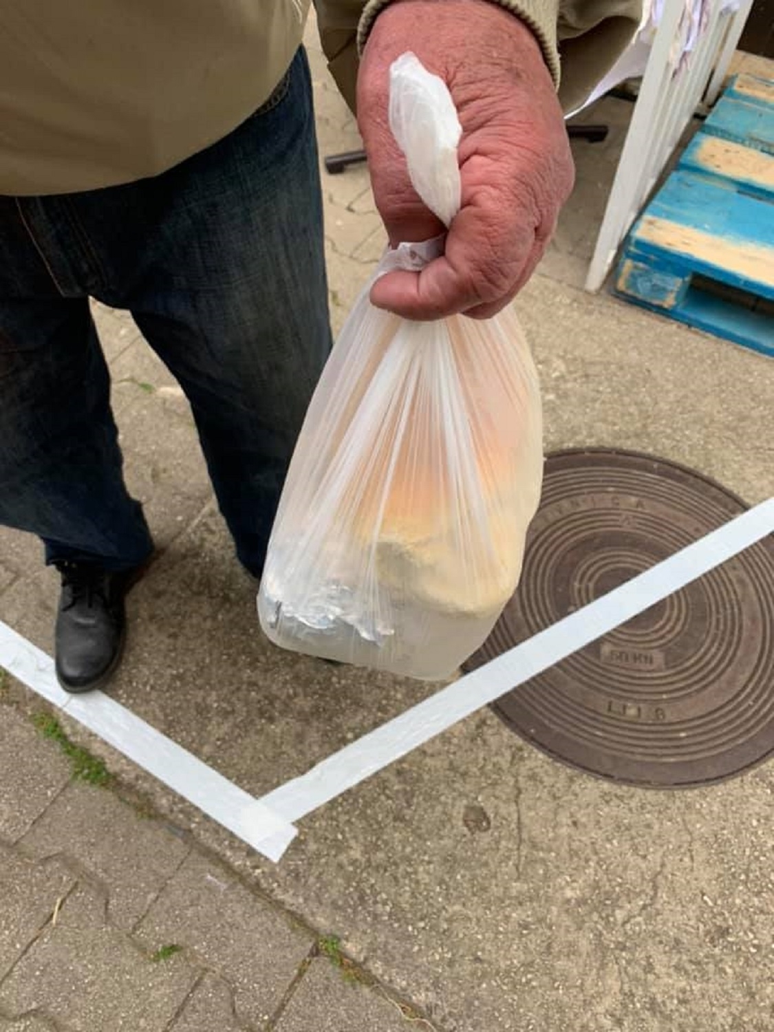 Ispred narodne kuhinje ovih dana