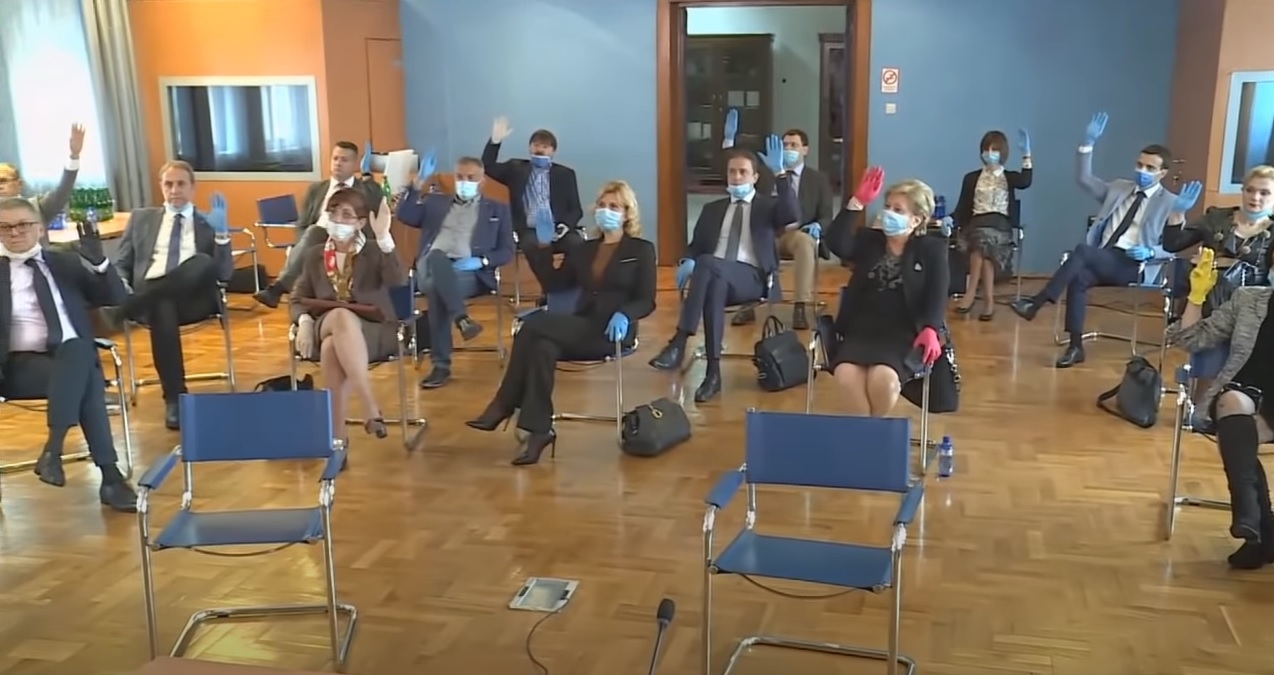 Uzdržani tokom glasanja za predlog Bošnjak