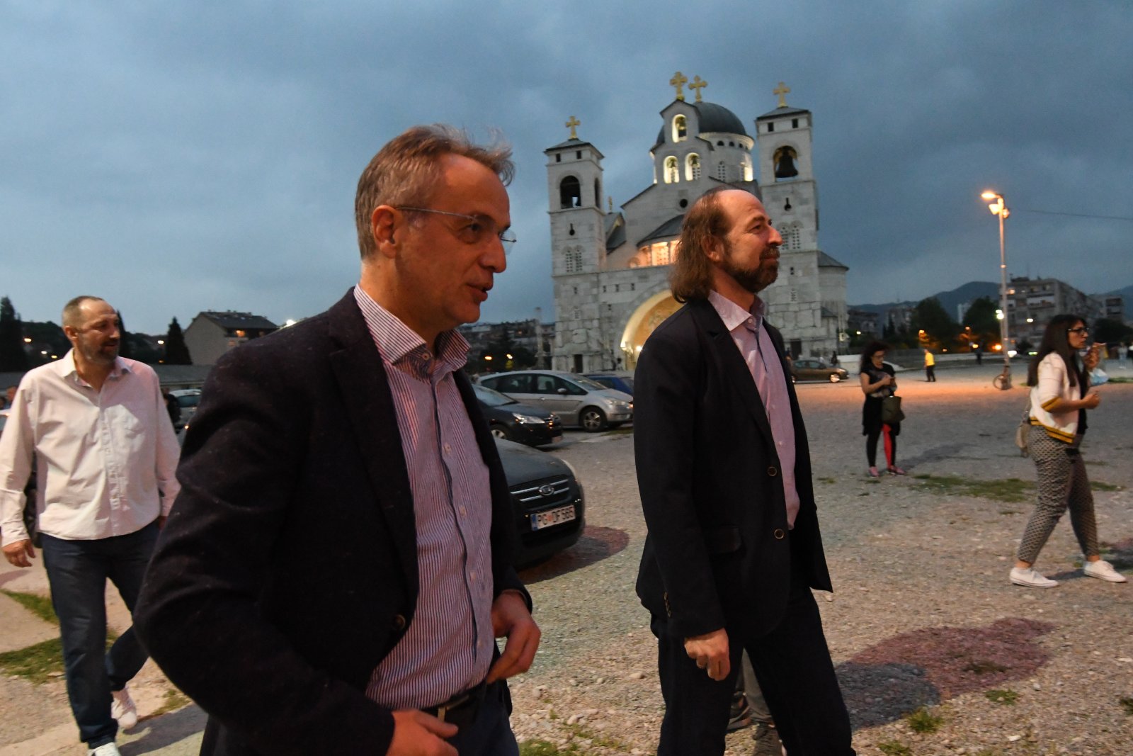 Goran Danilović u šetnji sa partijskim kolegama