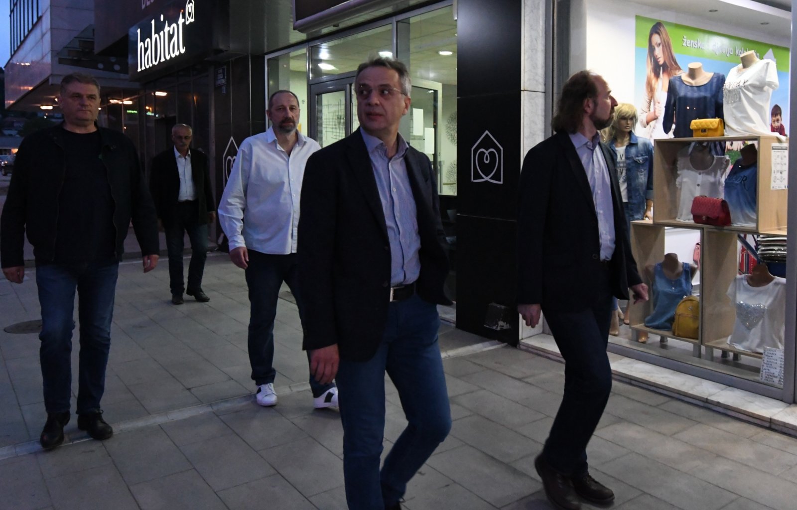 Goran Danilović u šetnji sa partijskim kolegama