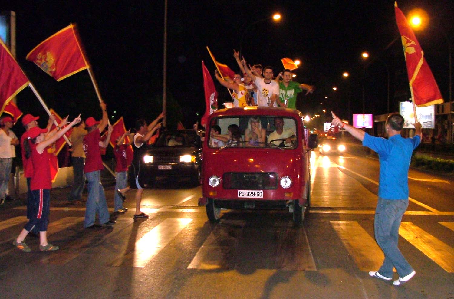 Proslava na podgoričkim ulicama nakon referenduma