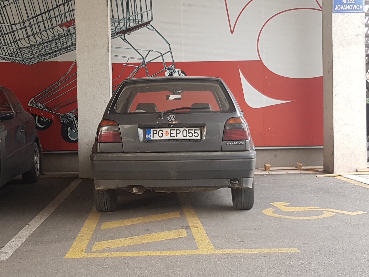 Parking ispred TC Bazar 