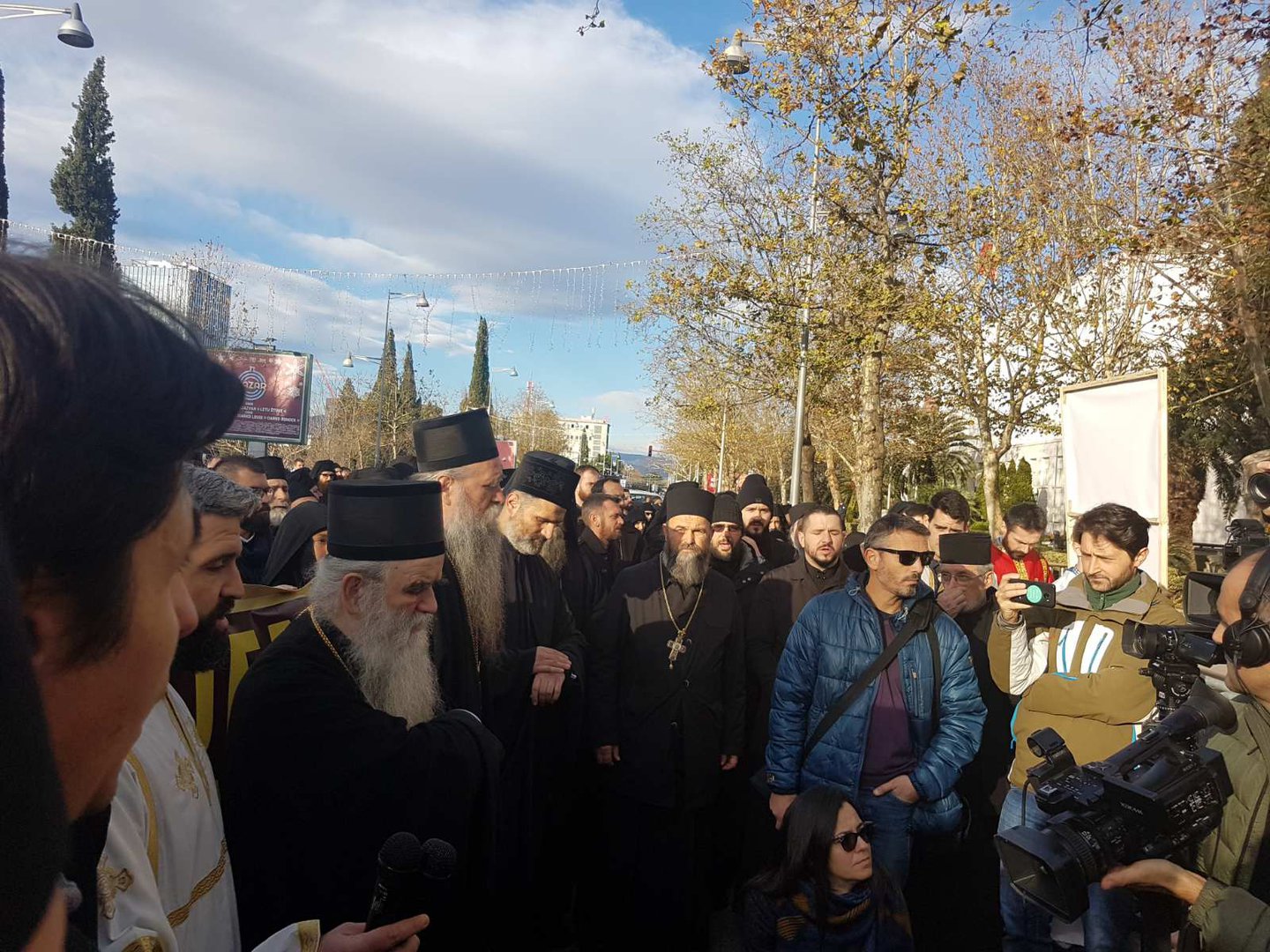 Mitropolit Amfilohije sa sveštenstvom