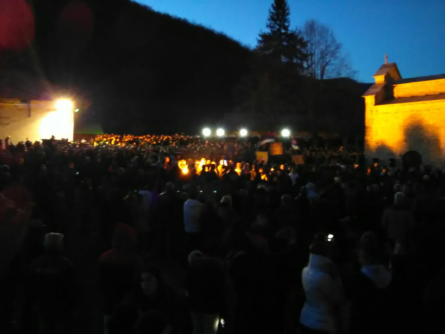 Detalj ispred manastira