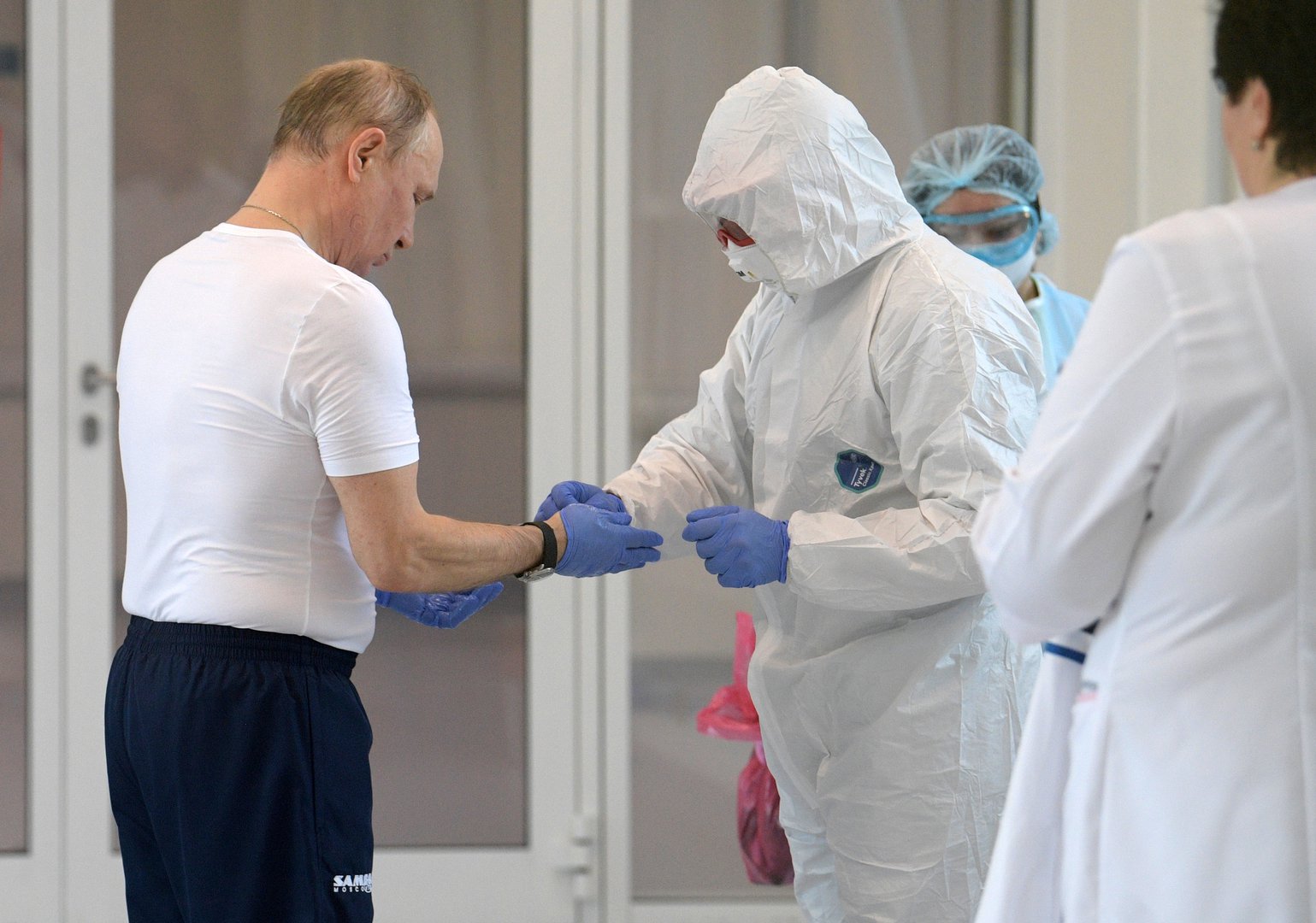 Ruski predsjednik Vladimir Putin prilokom posjete jednoj od bolnica u Moskvi