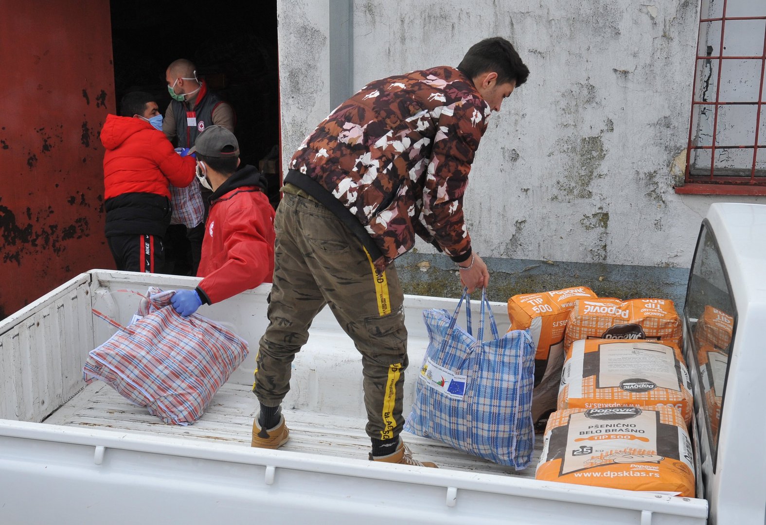 Utovar pomoći za ugrožene porodice u Nikšiću